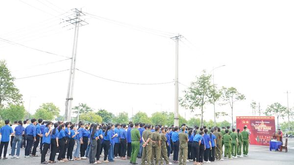UBND XÃ THỌ PHONG TỔ CHỨC CHƯƠNG TRÌNH ĐI BỘ “CÙNG VIỆT NAM TIẾN BƯỚC”