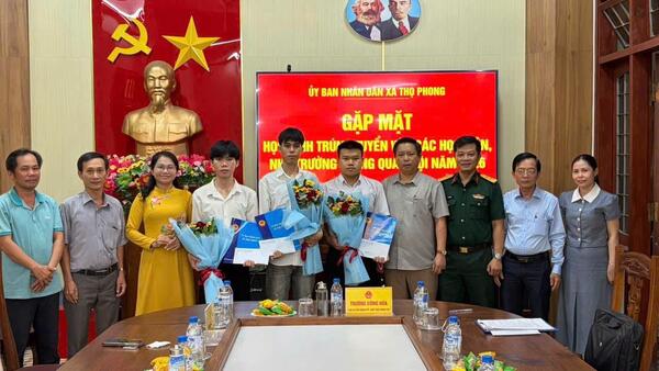 ỦY BAN NHÂN DÂN XÃ THỌ PHONG TỔ CHỨC GẶP MẶT HỌC SINH TRÚNG TUYỂN VÀO CÁC HỌC VIỆN, NHÀ TRƯỜNG TRONG QUÂN ĐỘI NĂM 2026