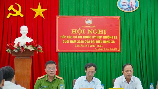 ĐẠI BIỂU HĐND XÃ TIẾP XÚC CỬ TRI TẠI THÔN THẾ LỢI