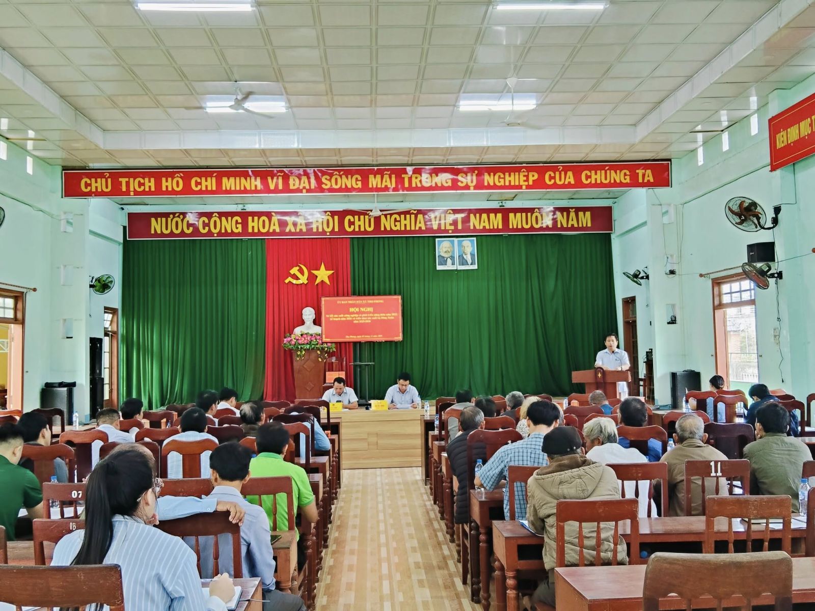 Quang cảnh hội nghị